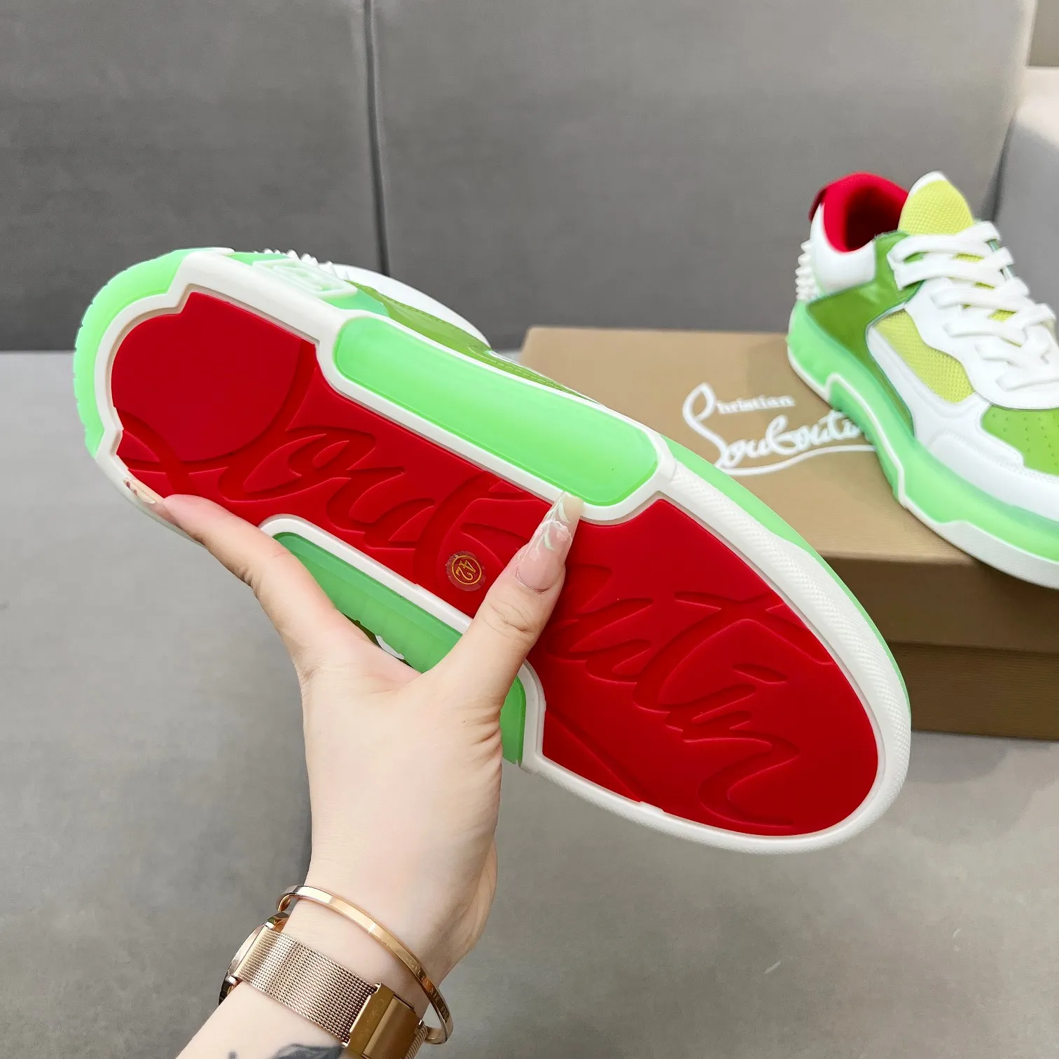 Men's shoes 💰700 🌹🌹🌹̋ Wang Junkai Yang Mi Xu Kai Zhang Jingyi Ding Chengxin Chen Muchi Wang Ziyi Same style Christian Louboutin 2024 [New product] ASTROLOUBI unisex thick-soled sports shoes red-soled shoes perfectly integrate fashion and sports, The fabrics are made of luxurious calfskin, soft suede, smooth satin and laminated leather, and the back is decorated with classic rivets. The interior is blended with a knitted tongue for added durability, breathability and quick-drying comfort. The outsole is made of a combination of EVA foam and imported rubber, and the colorful CL iconic letters on the side of the outsole show the brand's unique style. It is a ceiling-level comfortable skate shoe! ! ! Multiple colors available, currently men’s sizes 39--45
